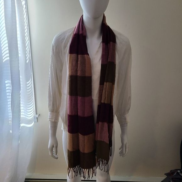 Scarf  - Picture 8 of 9